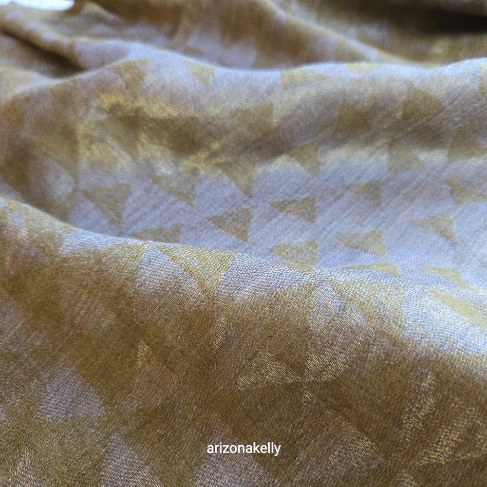 NWOT Cashmere Woven Scarf Lightweight Triangle Pattern With Subtle Gold Shimmer - Picture 15 of 16